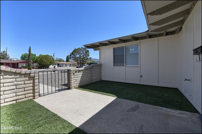 Building Photo - 7117 Alto Rey Ave