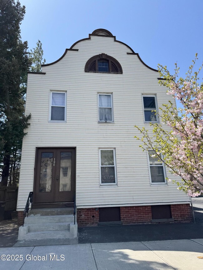 Primary Photo - 106 Hunter Ave