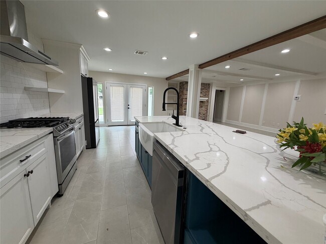 Building Photo - 2 Bayleaf Ln