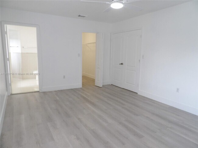 Building Photo - 5411 SW 158th Ct
