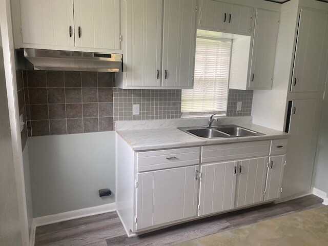 Kitchen - 2940 Begonia Rd