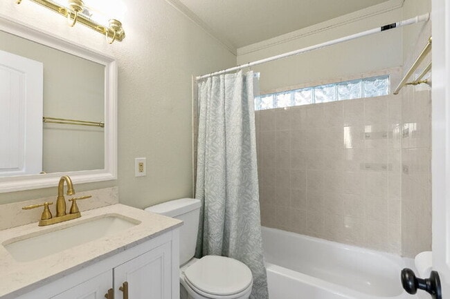 Building Photo - Central Location | 15 Min to Peterson, 20 ...