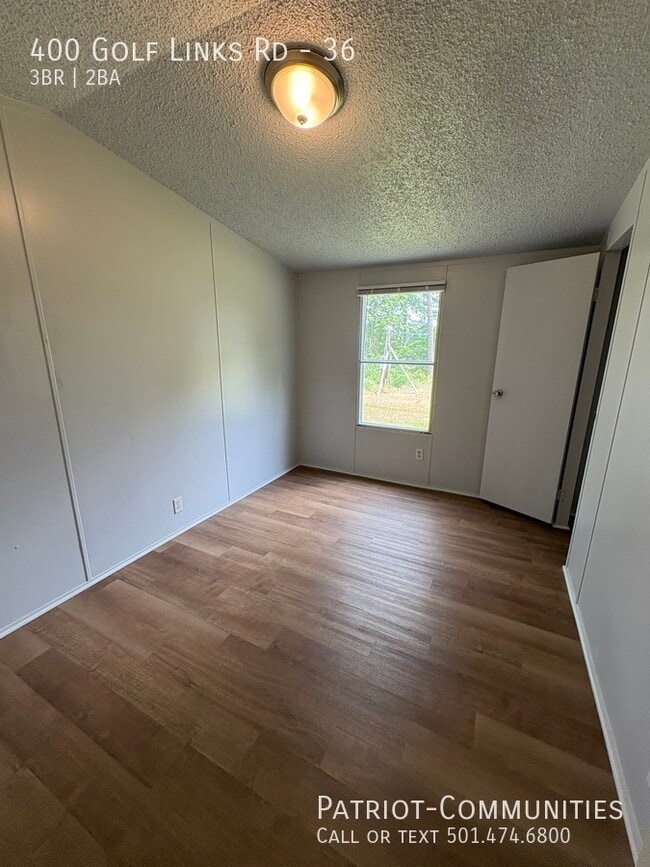 Building Photo - 400 Golf Links Rd
