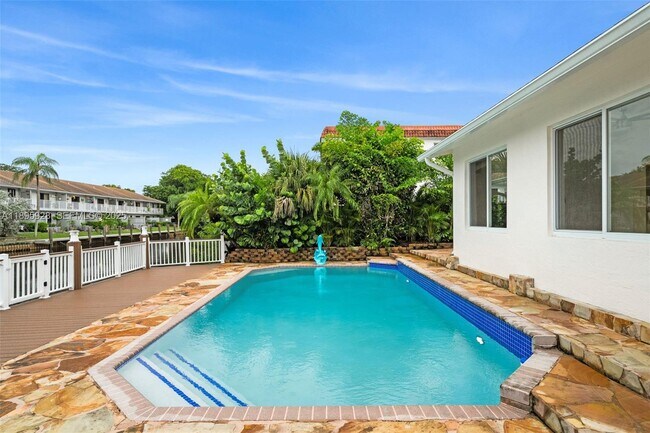 Building Photo - 1412 NE 53rd Ct