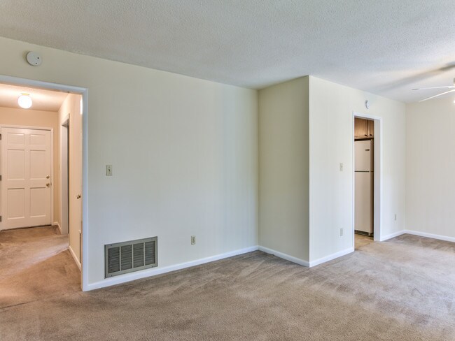 Building Photo - 2308 Vincent Dr