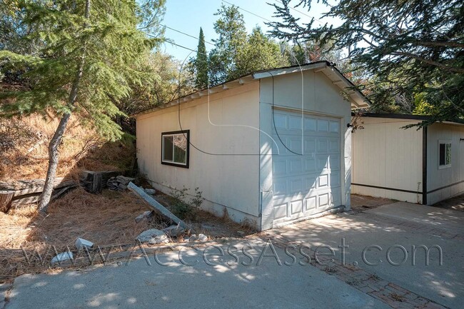 Building Photo - 45840 Coyote St