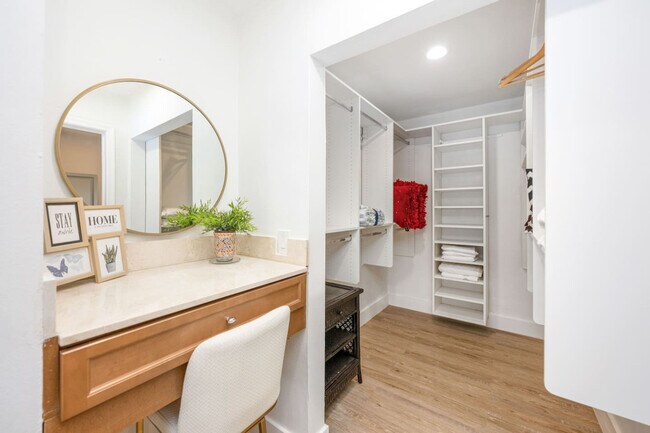 Building Photo - 8444 Sheraton Dr