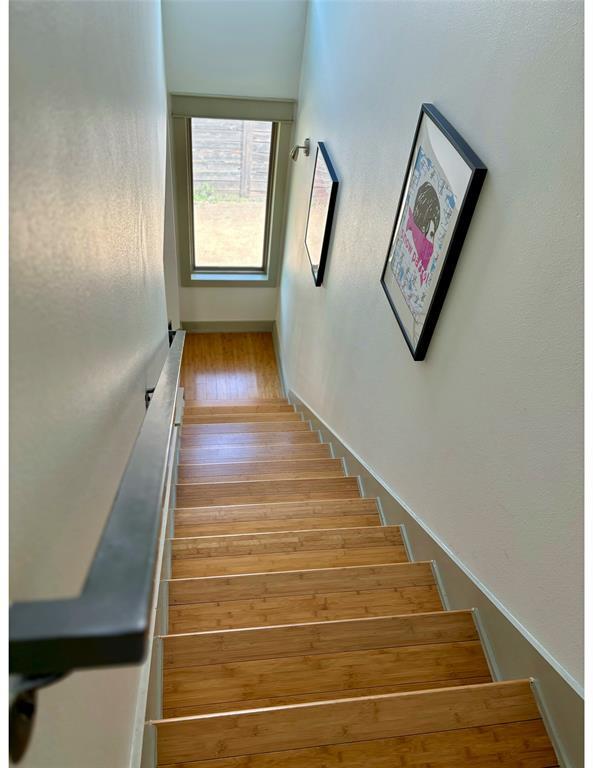 Building Photo - 1013 Lambie St