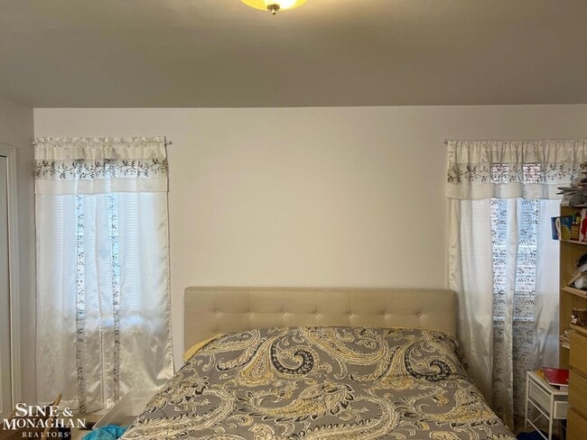 Building Photo - 904 Trombley Rd