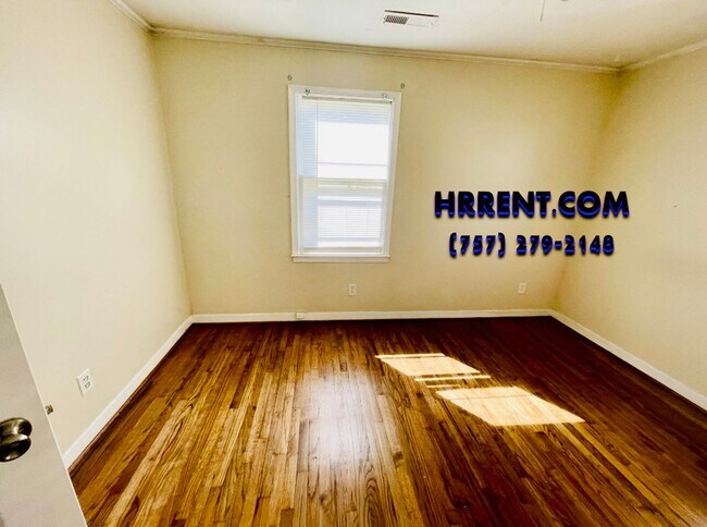 Building Photo - Coming Soon....Lovely 3 Bedroom 1 Bath Single Family Home located in the North King Street area o...