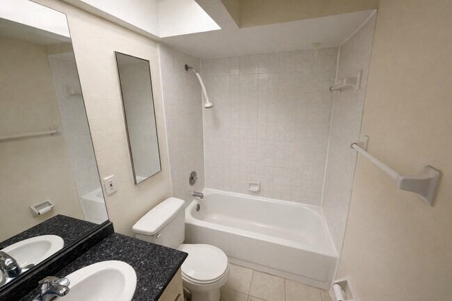 Building Photo - 801 SE 5th Ave