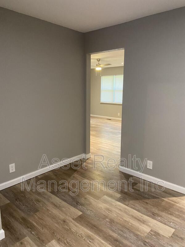 Building Photo - 716 Shadycrest Dr