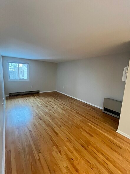 Living Room - 207 Watertree Dr