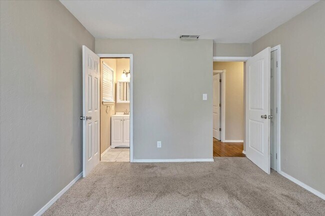 Building Photo - 1611 Briarcliff Ct