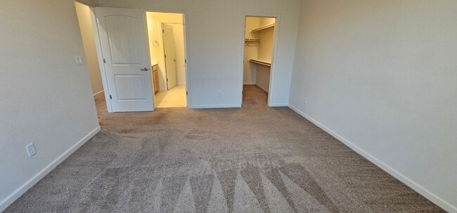 Building Photo - Arbor Villa Town House - Pet on Approval