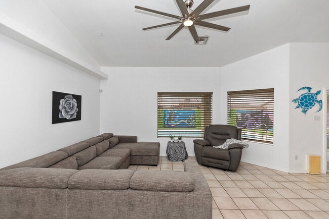 Building Photo - "3-Bedroom, 2-Bathroom Solar Home with a Pool in Mesa Del Sol!"