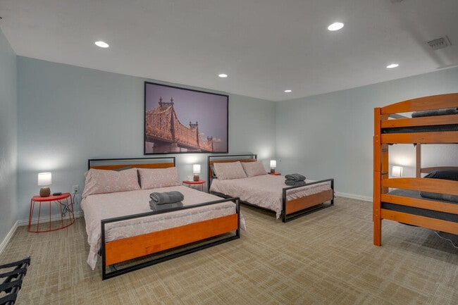 Building Photo - 7809 Claremont Dr