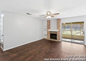 Building Photo - 5938 Oak Run St