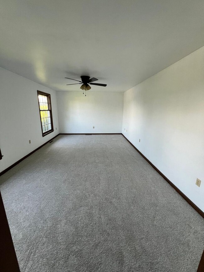 Building Photo - 4 BR 2 1/2 BA Single Family Home Birdsboro