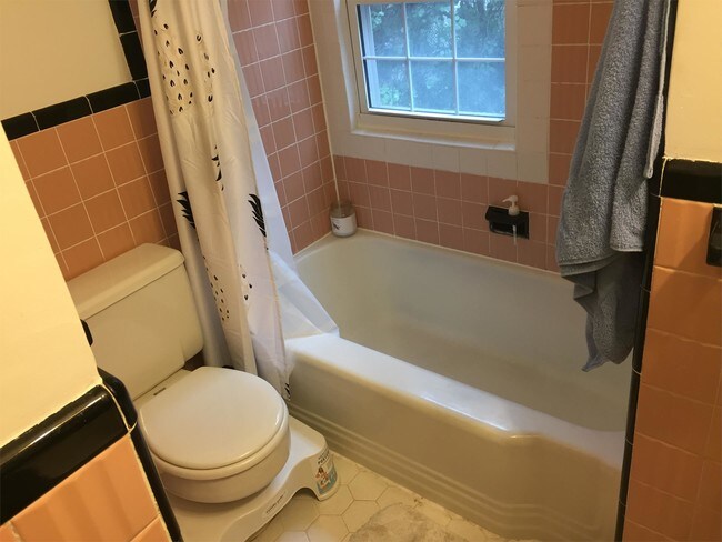 Building Photo - 2604 N Winchester St