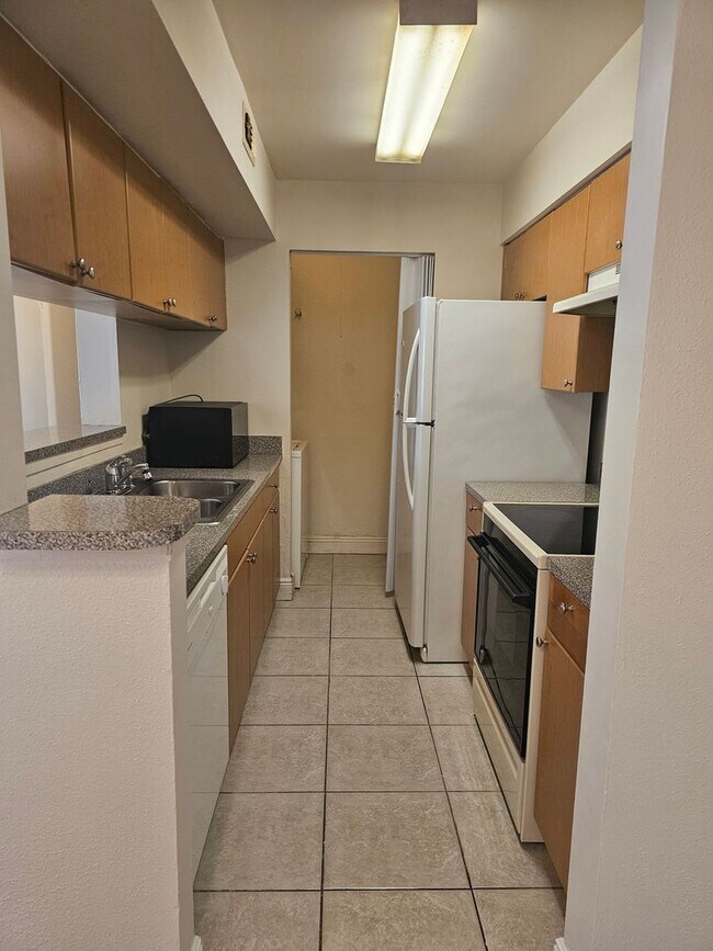 Building Photo - 2/2 Condo in Village Creek all REDONE!!