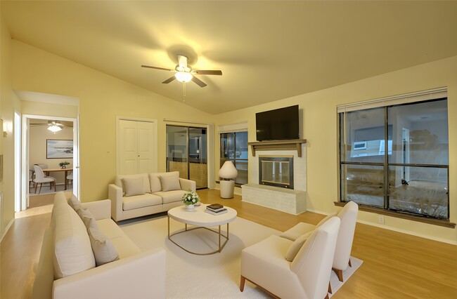 Building Photo - 9009 Richmond Ave