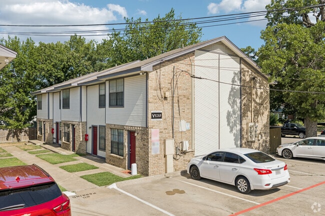 Building Photo - Double Tree Apartments