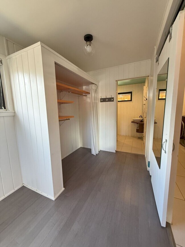 Building Photo - 1361 Santa Rosa Dr