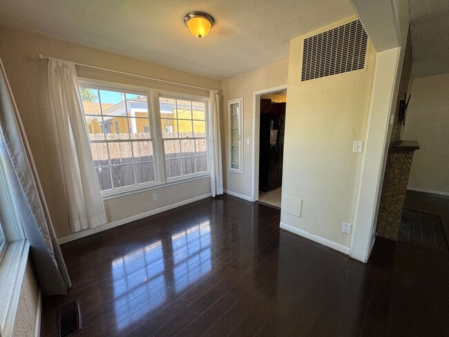 Building Photo - Charming 3-Bedroom Home with a spacious yard and modern amenities in Chula Vista