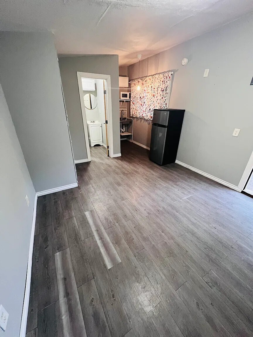 Building Photo - 3502 Ivandell Ave