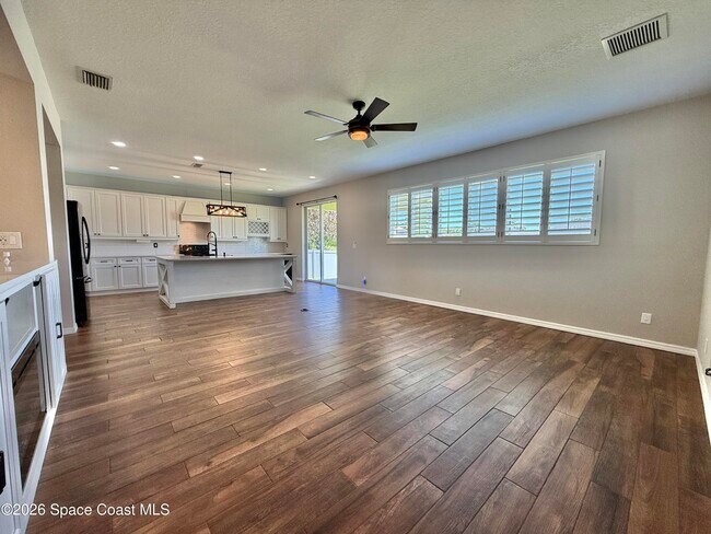 Building Photo - 1453 Santa Anna St SE