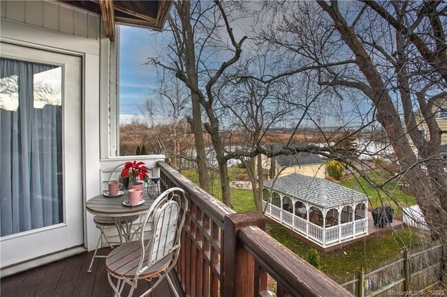 Building Photo - 3250 Fairfield Ave