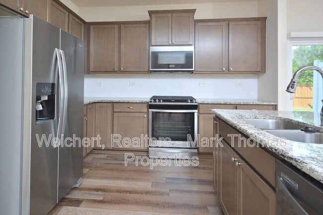 Building Photo - 409 Vassar Dr