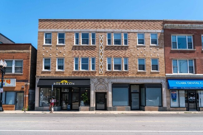 Building Photo - Sheridan Park / Uptown - 3 Bed / 1 Bath