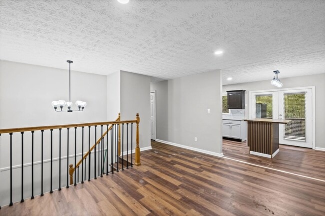 Building Photo - 3100 Fern Valley Dr SW