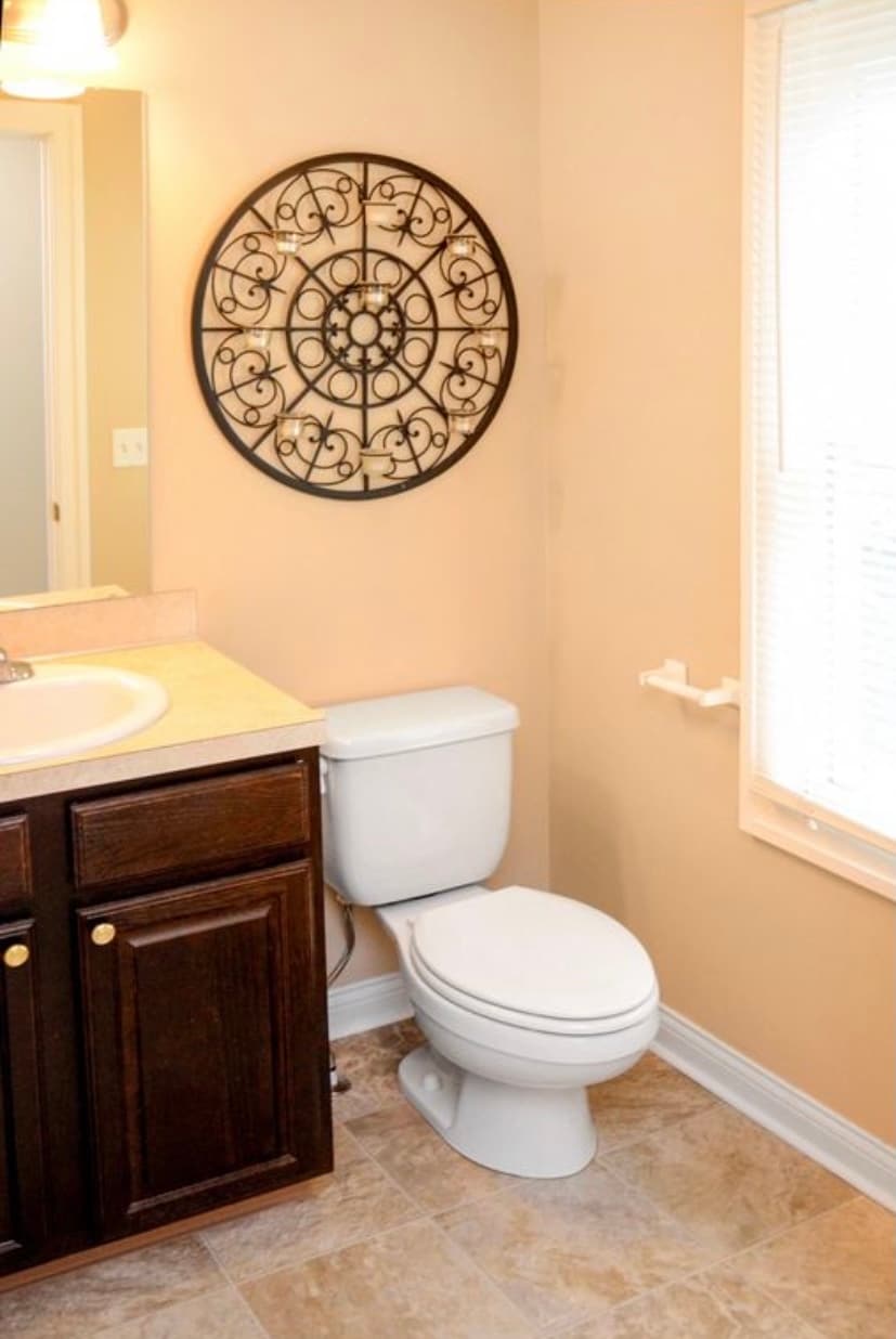 1/2 Bath - 916 Zeeland Ct NE