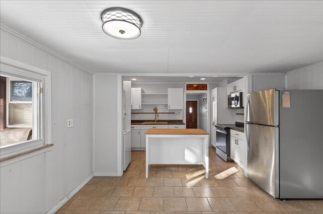 Building Photo - 4911 Barlow Dr