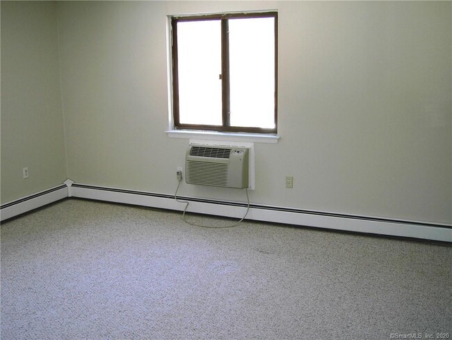 Building Photo - 100 Oxbow Dr