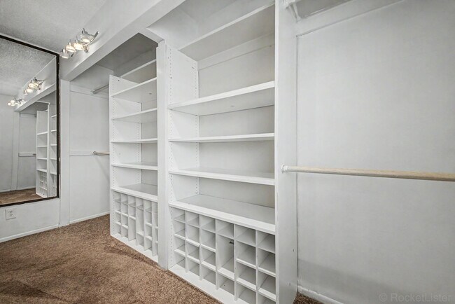 Building Photo - 4522 N 15th Ave