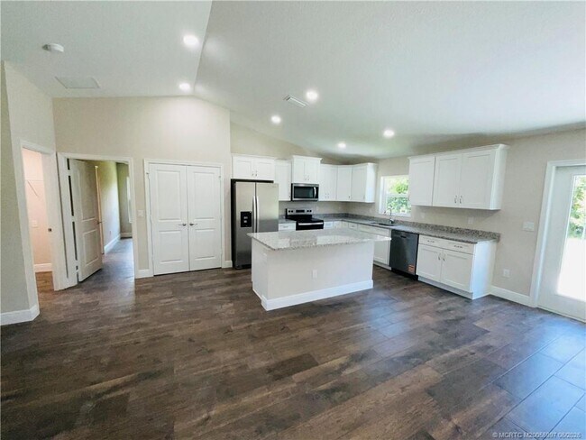 Building Photo - 7008 Salerno Rd