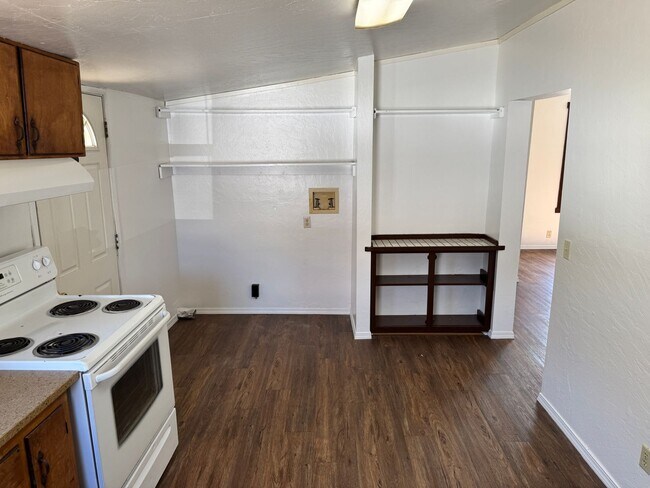 Building Photo - Charming 2-bedroom, 1-bath home in Cottage Grove!