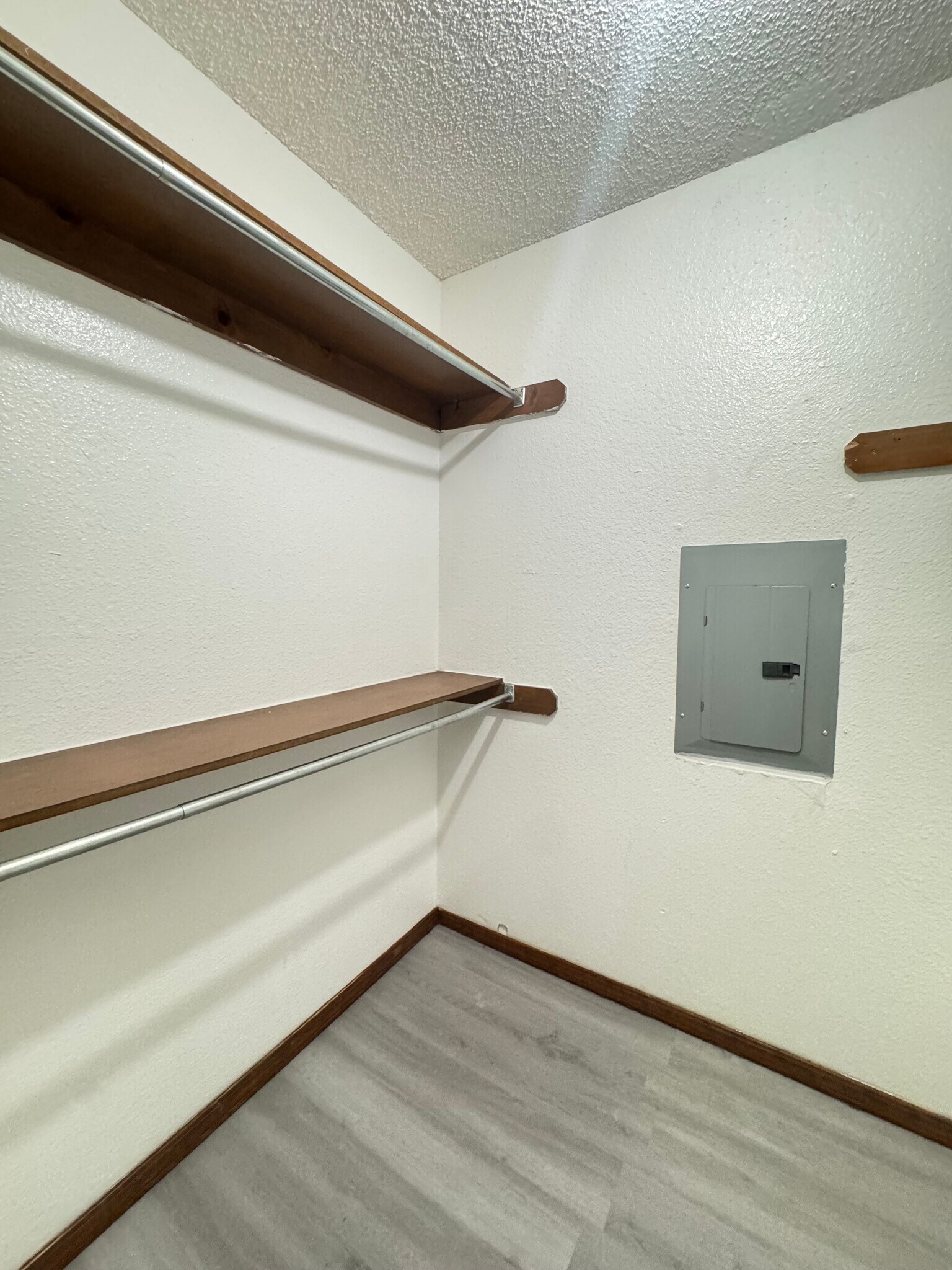 Building Photo - 9915 Larkspur Ln