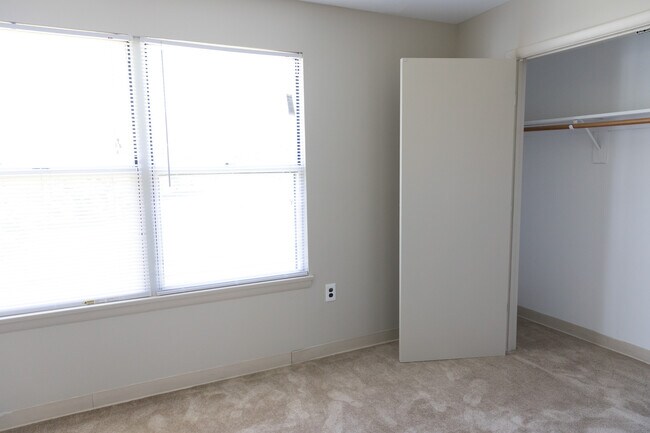 Building Photo - Montessori Living