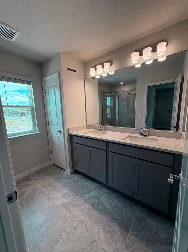 Building Photo - 3315 Canyon Bay Pt