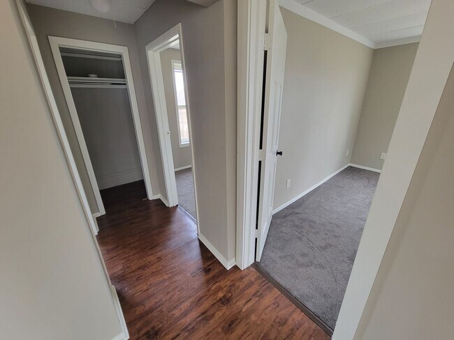 Building Photo - 509 N 53rd Ave W