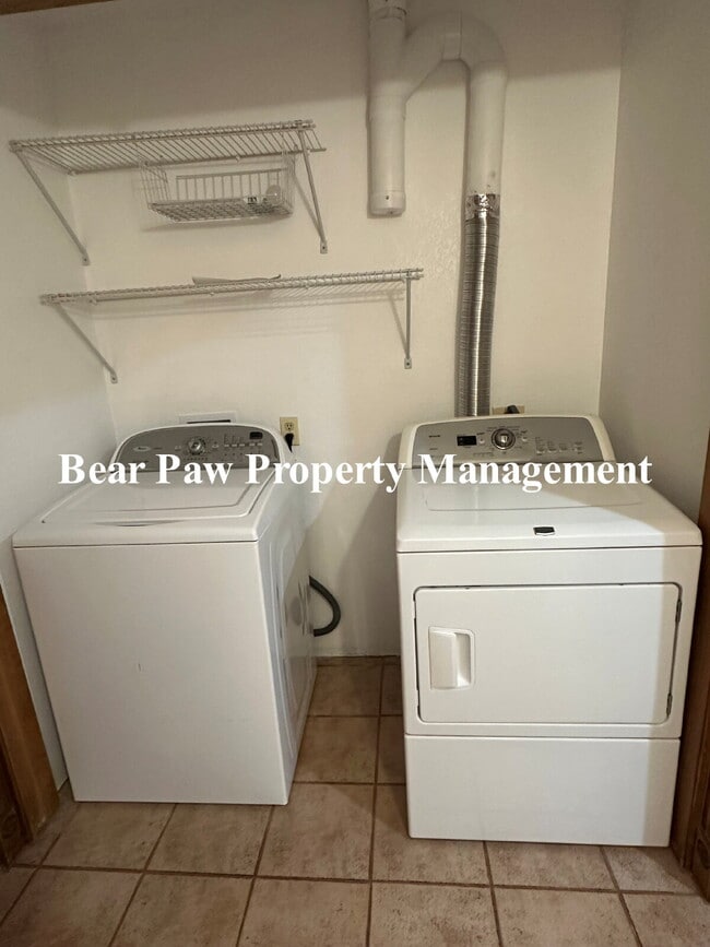 Building Photo - Top Floor Duplex in Conifer!!