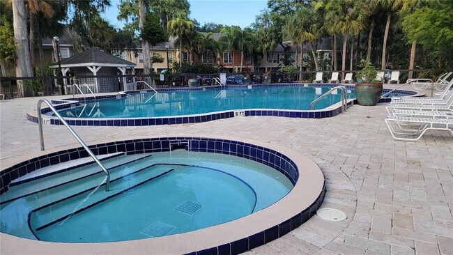 Building Photo - 4023 Versailles Dr