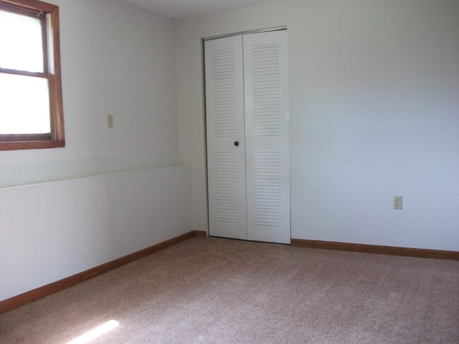 Building Photo - 628 Sunflower Dr