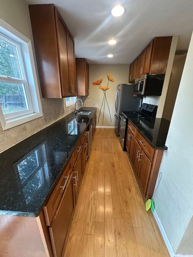 Building Photo - Great Location! Charming Ranch in University Hills- Large Lot!
