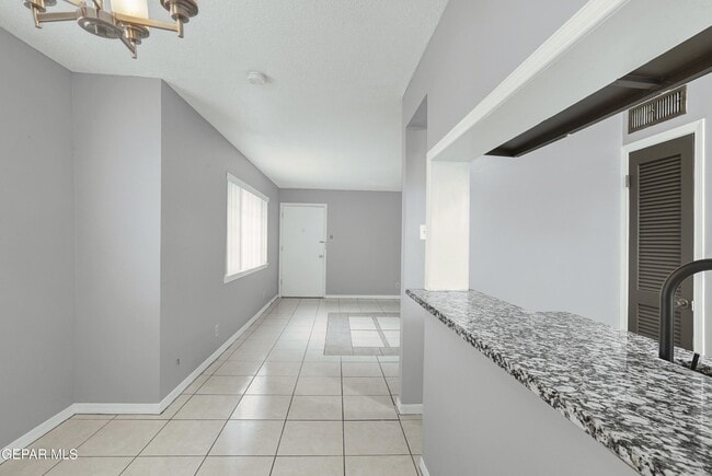 Building Photo - 333 Eubank Ct